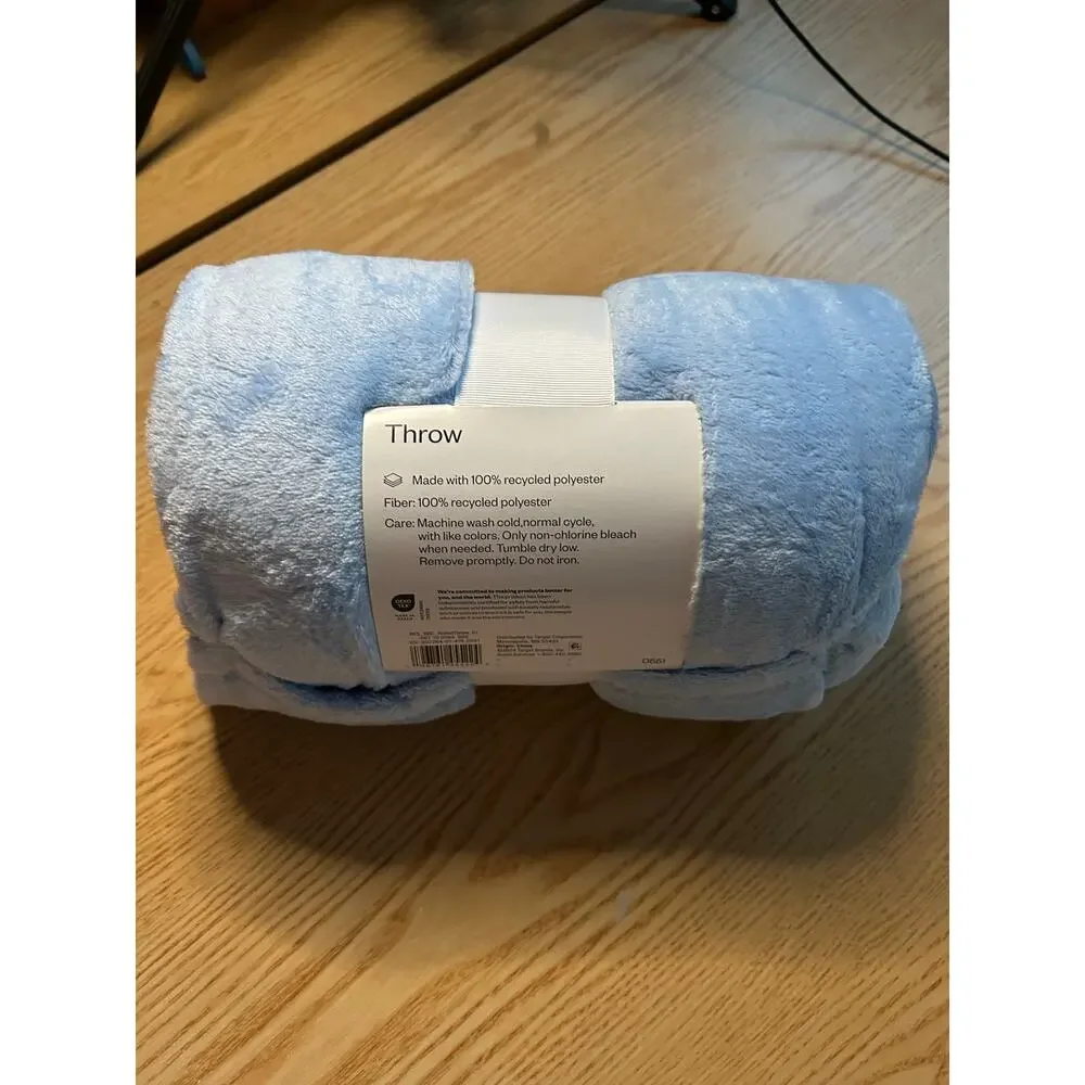 New Room Essentials Plush Fleece Throw Blanket Baby Blue size 50”x60”
